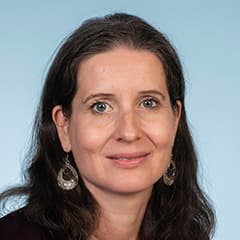 Mme Nathalie Coggia